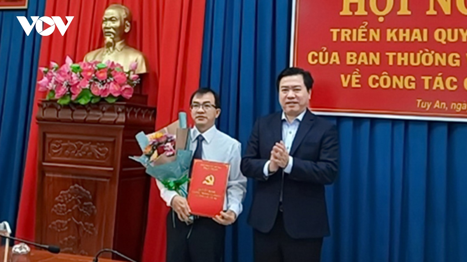 Ông Huỳnh Văn Khoa giữ chức vụ Phó Bí thư Huyện ủy Tuy An, tỉnh Phú Yên